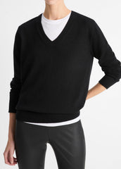 Cashmere Weekend V-Neck Sweater in V-Neck - BLACK | VINCE Women