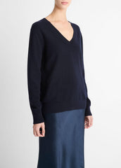 Cashmere Weekend V-Neck Sweater in V-Neck - COASTAL BLUE | VINCE Women