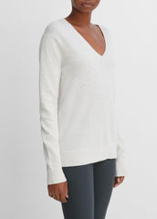 Cashmere Weekend V-Neck Sweater in V-Neck - HEATHER WHITE | VINCE Women