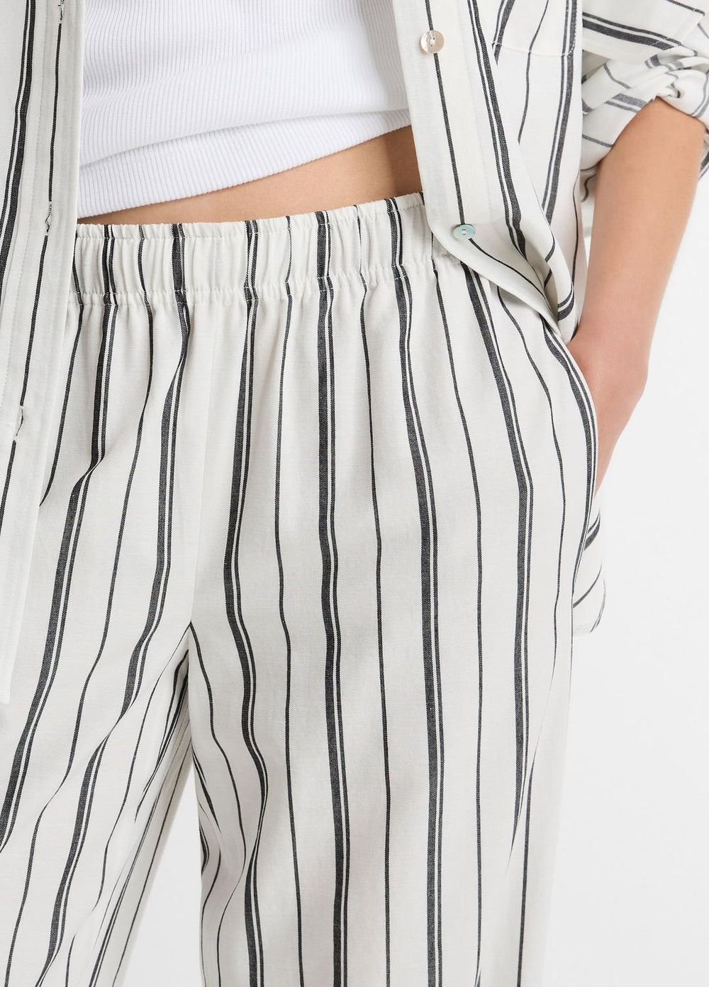 Resort Stripe Pull-On Pant in Wide Leg - WHITE/BLACK | VINCE Women