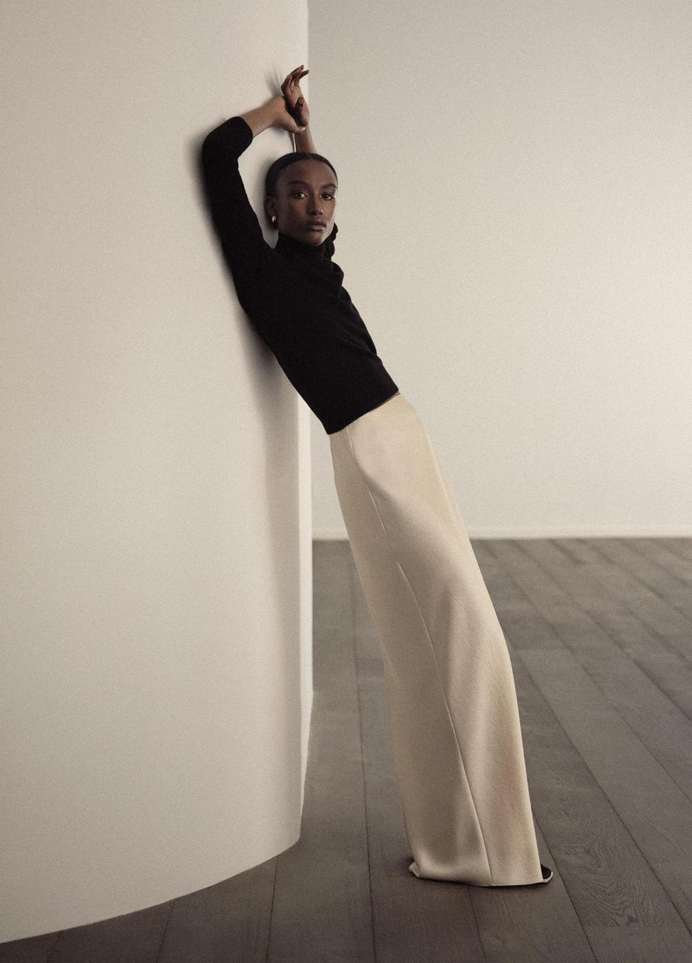 Cashmere Turtleneck Sweater in Turtleneck - BLACK | VINCE Women