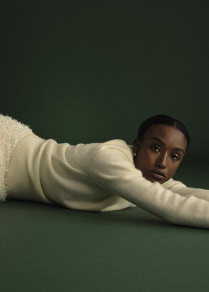 Plush Cashmere Crew Neck Sweater in Crew Neck - OFF WHITE | VINCE Women