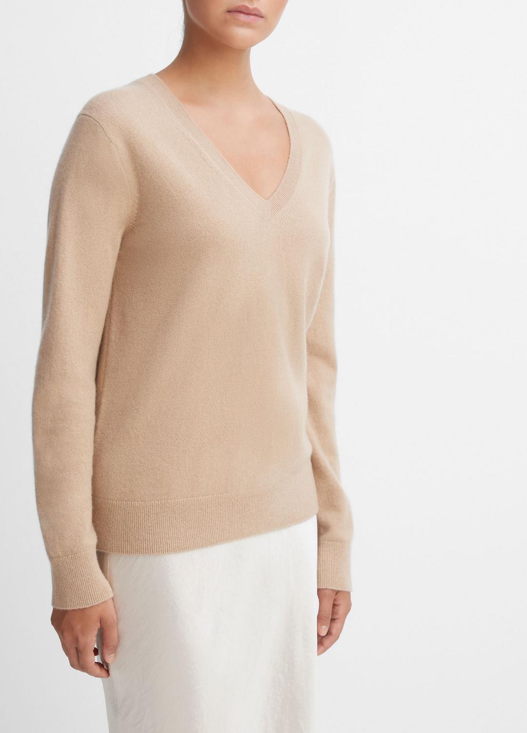 Cashmere Weekend V-Neck Sweater in V-Neck - CAMEL | VINCE Women