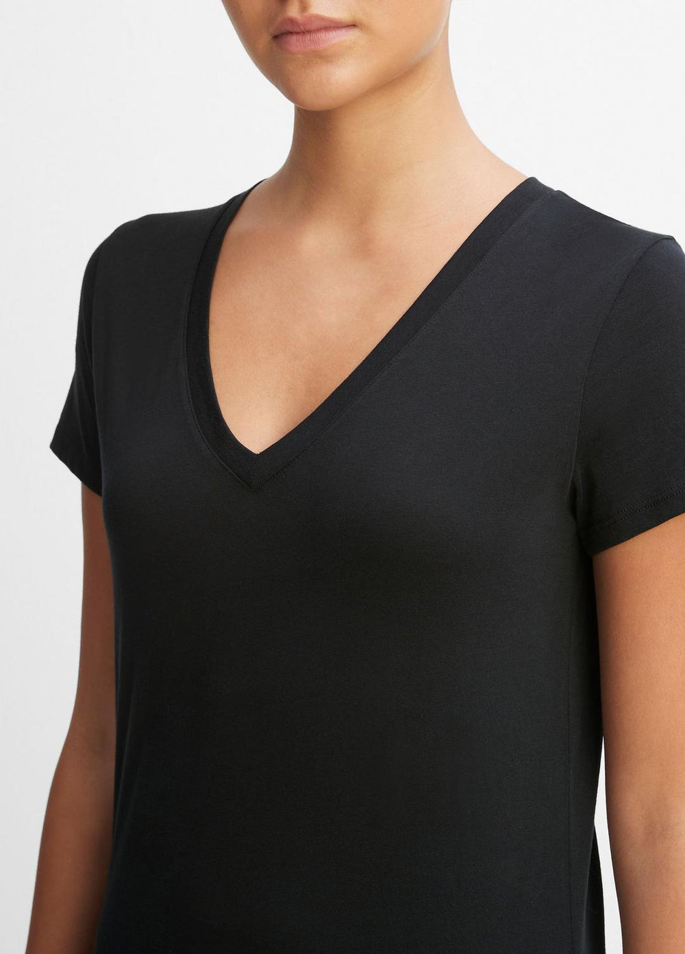 Essential Pima Cotton V-Neck T-Shirt in Short Sleeve - BLACK | VINCE Women