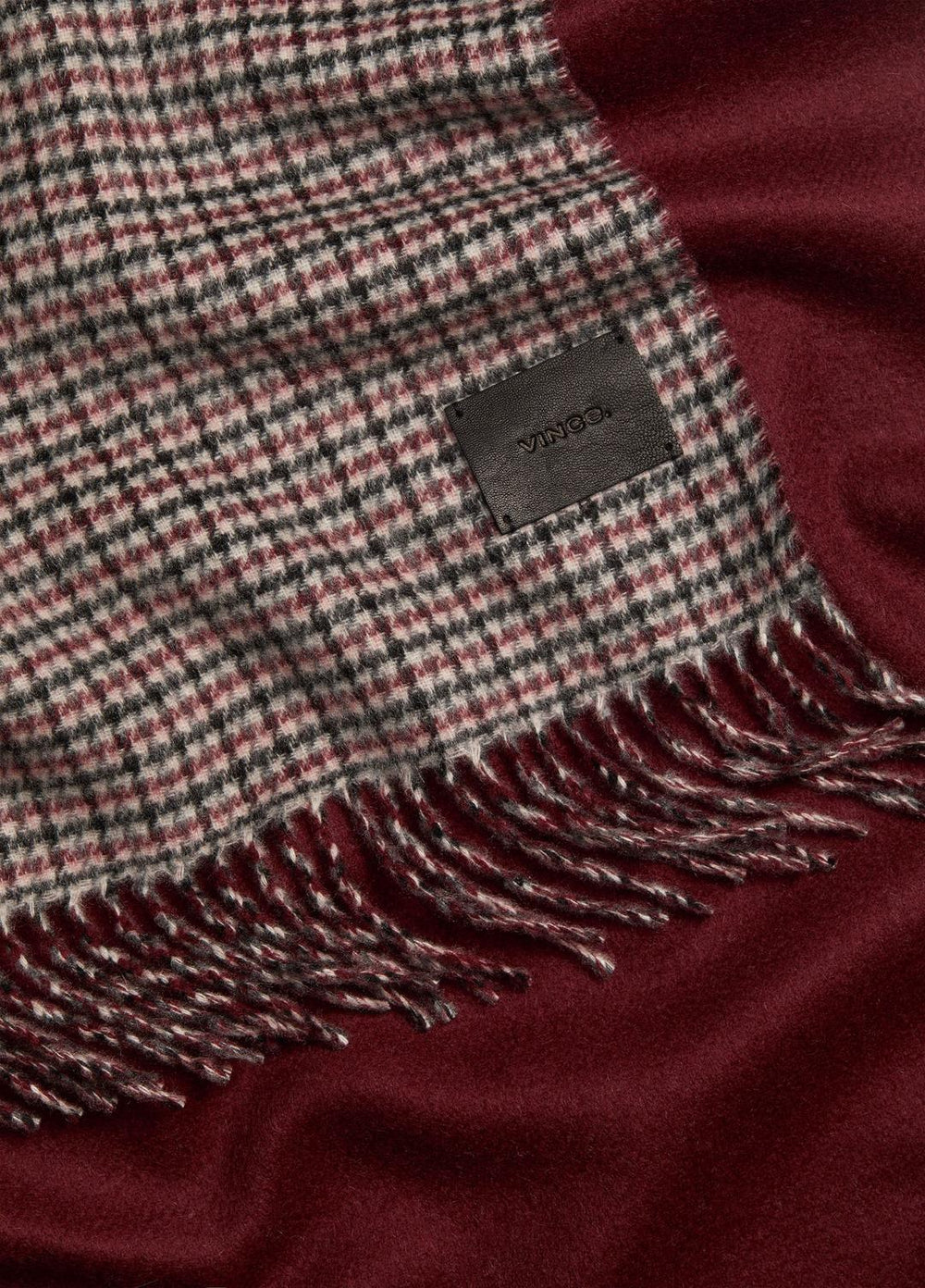 Micro-Houndstooth Cashmere Scarf in Scarves & Hats - BORDEAUX | VINCE Women