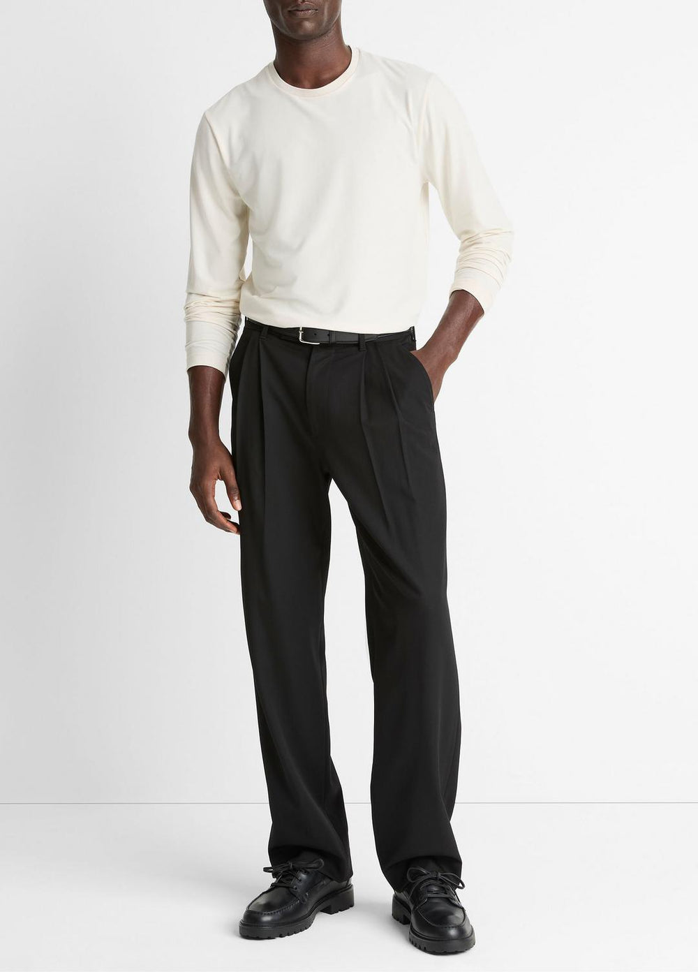 Wool Double-Pleat Suiting Trouser in Trousers - BLACK | VINCE Men
