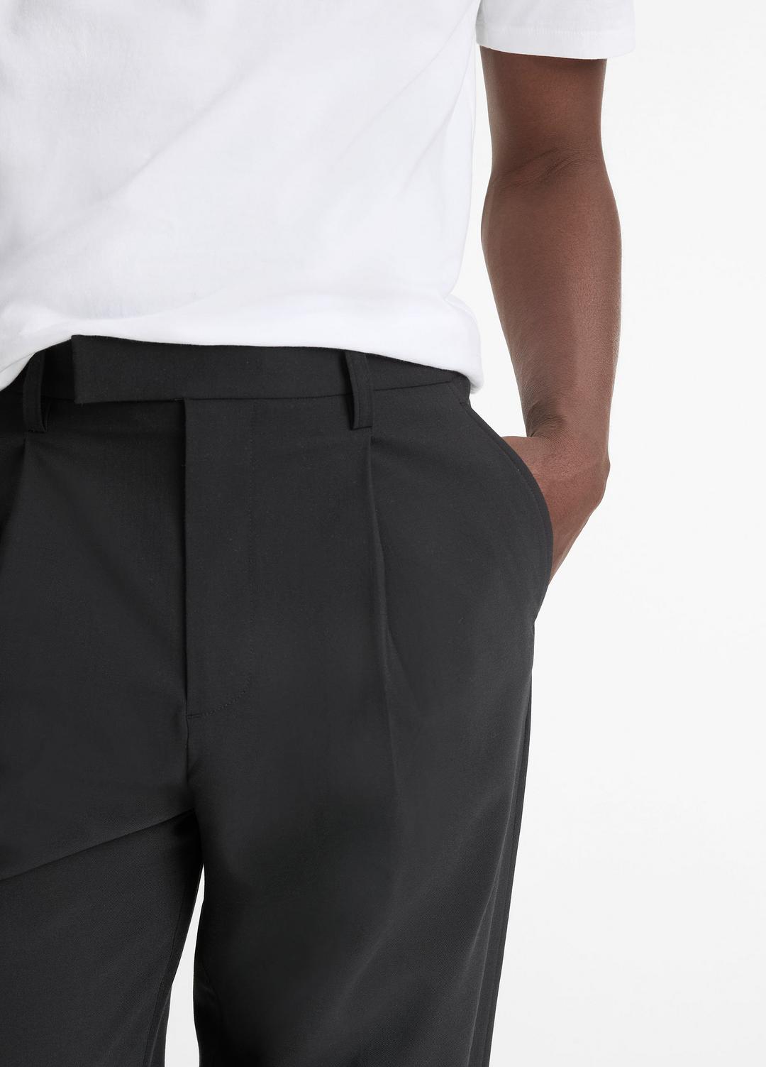 Louie Relaxed Pleated Trouser in Trousers - BLACK | VINCE Men